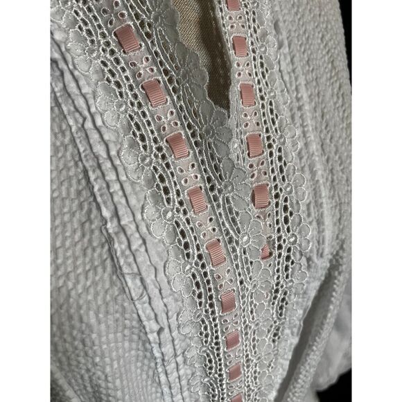 Eileen West Robe S/M White Seersucker Pink RibbonEyelet Lace Cottage Core Lounge - Picture 4 of 6